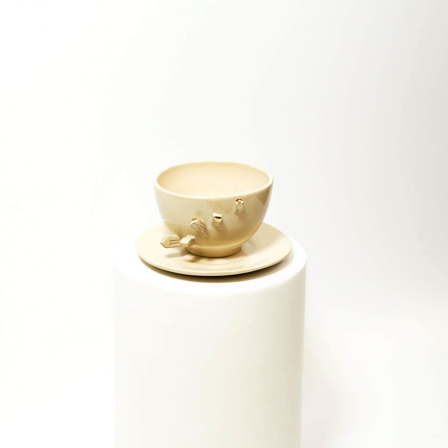 Autorine-keramika-puodelis-su-lekstute