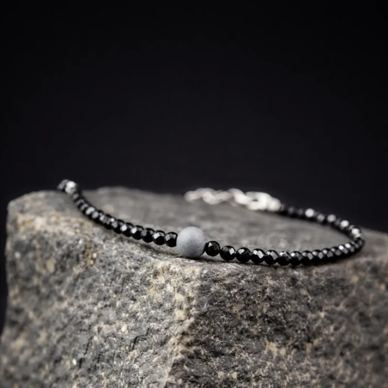 Juodo špinelio apyrankė