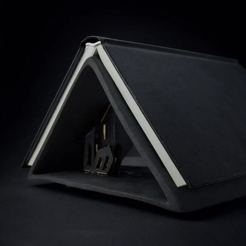 Knygos laikiklis | Šamotas, stiklas, metalo oksidai