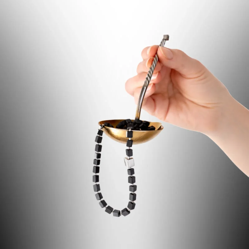 Juodo porceliano karoliai | no. 22