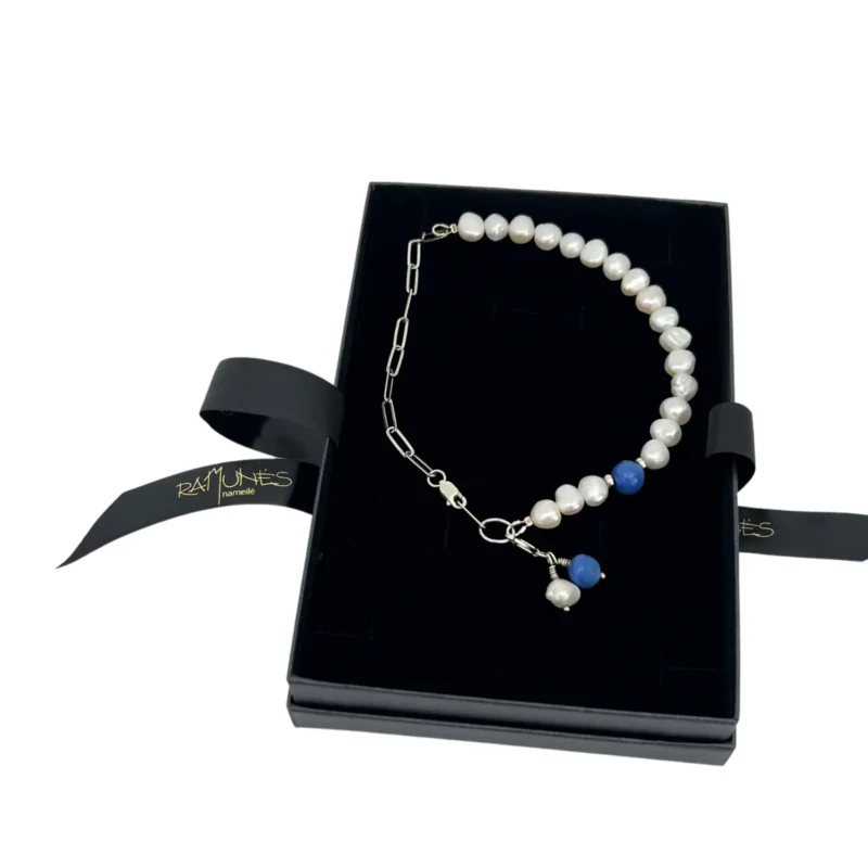 ranku-darbo-kolje-perlai-melynasis-porcelianas-sidabras