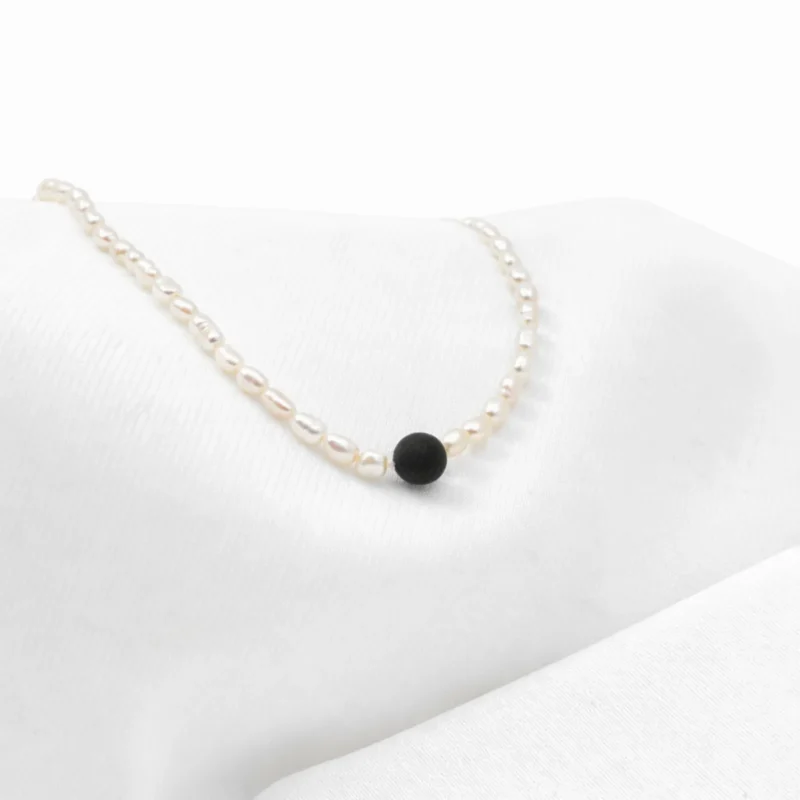 Gėlavandenių perlų vėrinys "Moderni klasika"