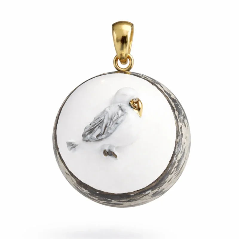 Porcelianinis papuošalas 'Paukštis" | Kabošonas su skulptūriniu objektu