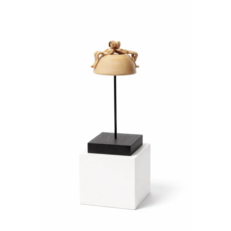 Skulptūra aukuras Kai turi į ką atsiremti