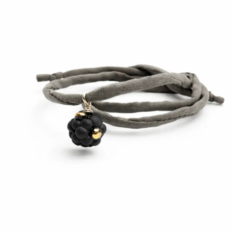 24 Šilko apyrankė su porceliano miniatiūra