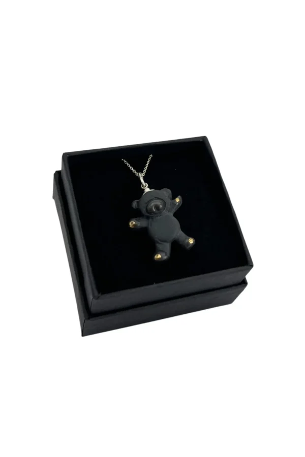 Minimalistinis pakabukas meškutis iš porceliano – stilinga dovana vaikui ar suaugusiam