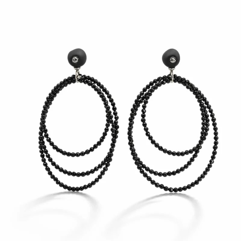 Špinelio auskarai su juodu porcelianu