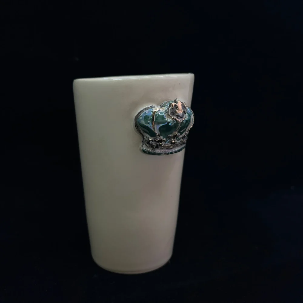 ranku-darbo-puodelis-10 Rankų darbo puodelis su mini skulptūra