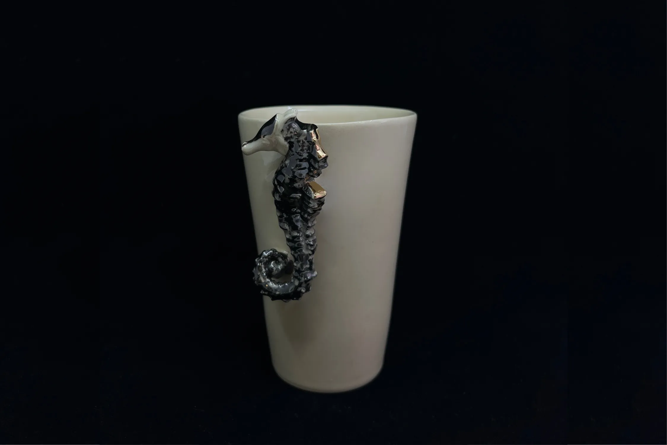 unikalus rankų darbo puodelis su jūros arkliuku