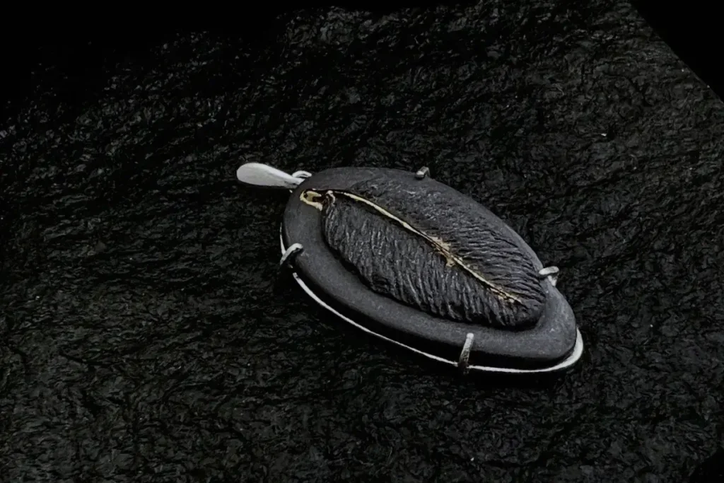 Meninė juvelyrika - Rankų darbo papuošalai iš porceliano ir sidabro