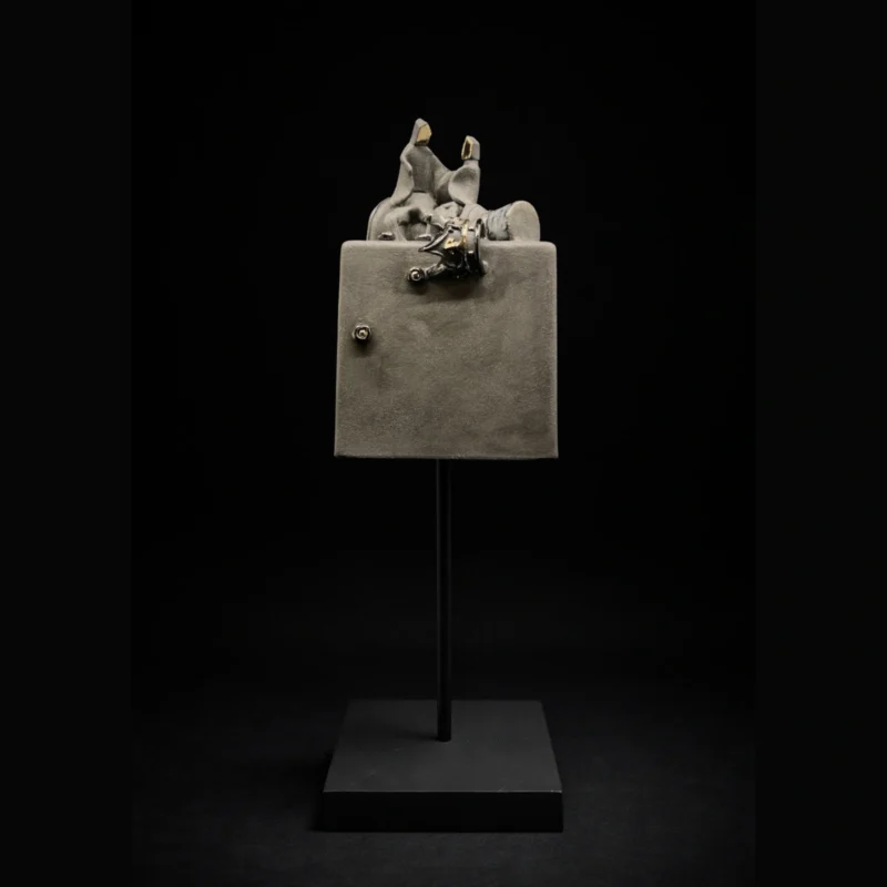 Skulptūra iš ciklo "Kai nukranta karūnos"