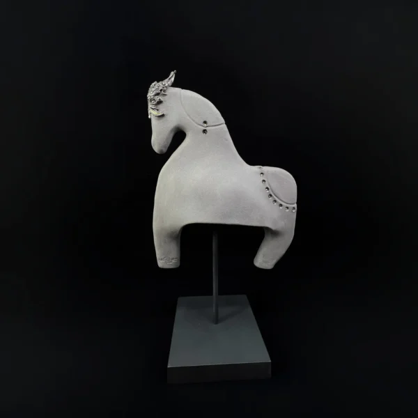 Skulptura Žirgas Šamotas, oksidai, 24K auksas