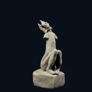 Skulptura iš ciklo "Kasdienybės herojai" Šamotas, metalo oksidai, auksas