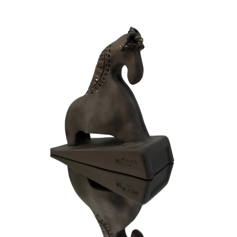 skulptura zirgas ant panduso