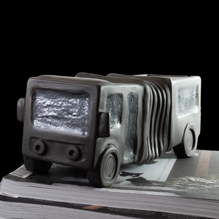 Mažosios plastikos kūrinys "Autobusas"
Šamotas, marmuravimas