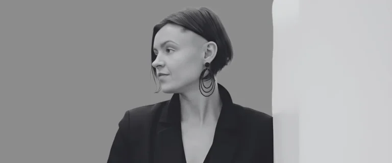 Auskarai-su-spinelio-kristalu Rankų darbo auskarai | Porcelianas ir Špinelio kristalas