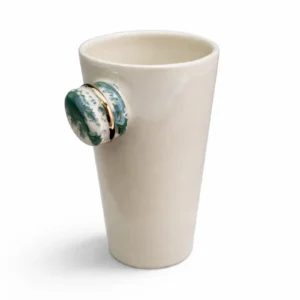 unikalūs rankų darbo puodeliai su mini skulptūra