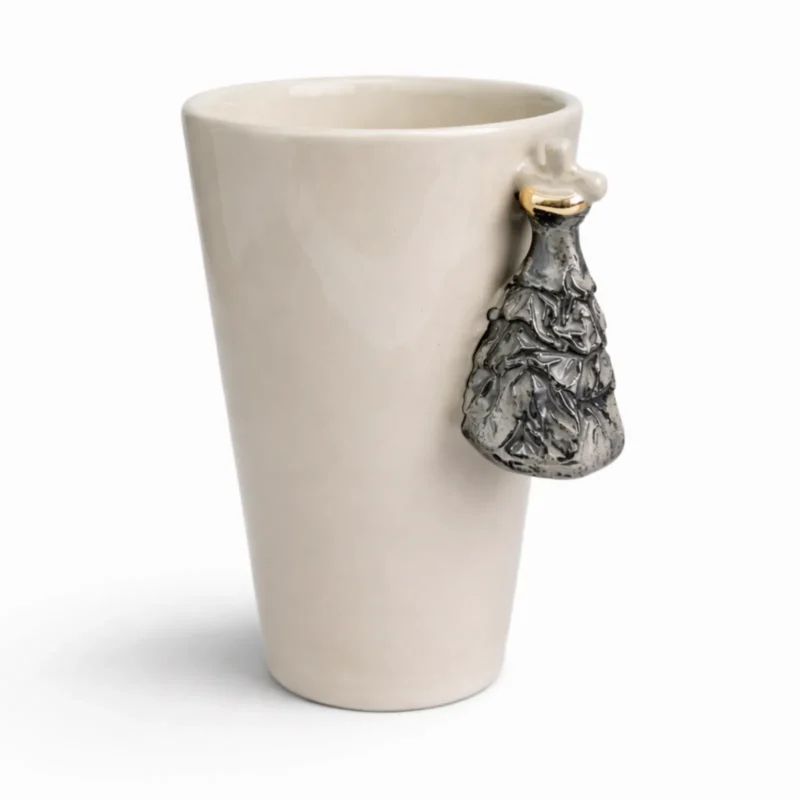 Puodelis su mini skulptūra | Šilko suknelė