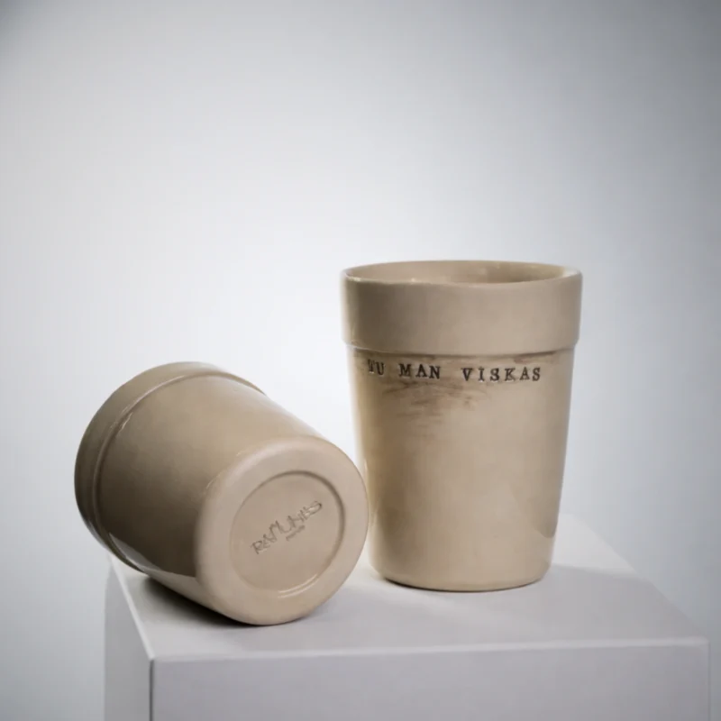 Puodelis su užrašu