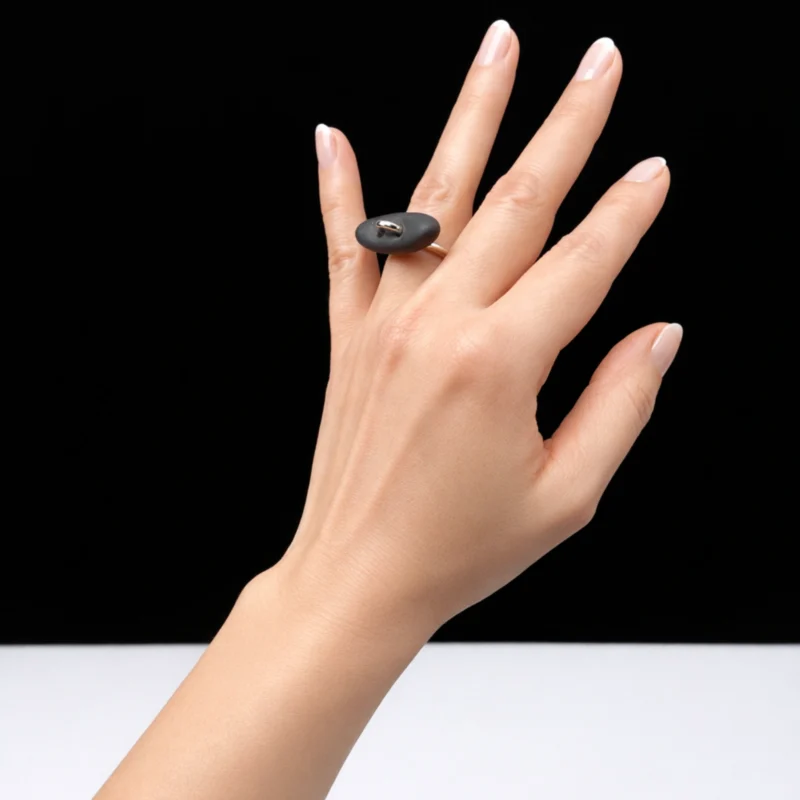 Sidabrinis žiedas su porcelianine saga