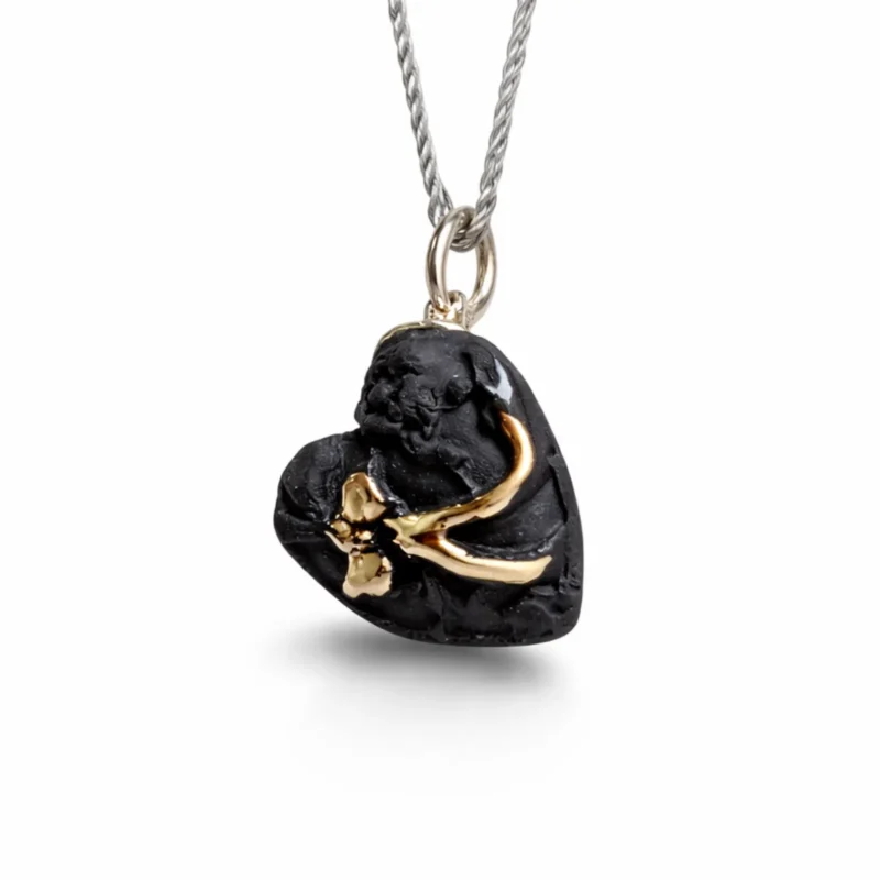 Porcelianinis pakabukas "Širdelė"