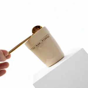 Rankų darbo puodelis su užrašu