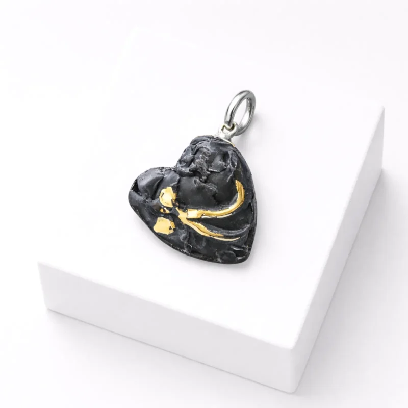 Porcelianinis pakabukas "Širdelė"