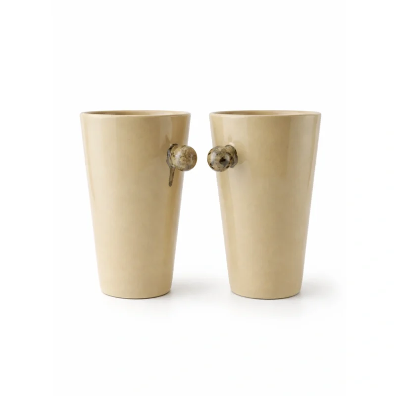 Puodelis su miniatiūra