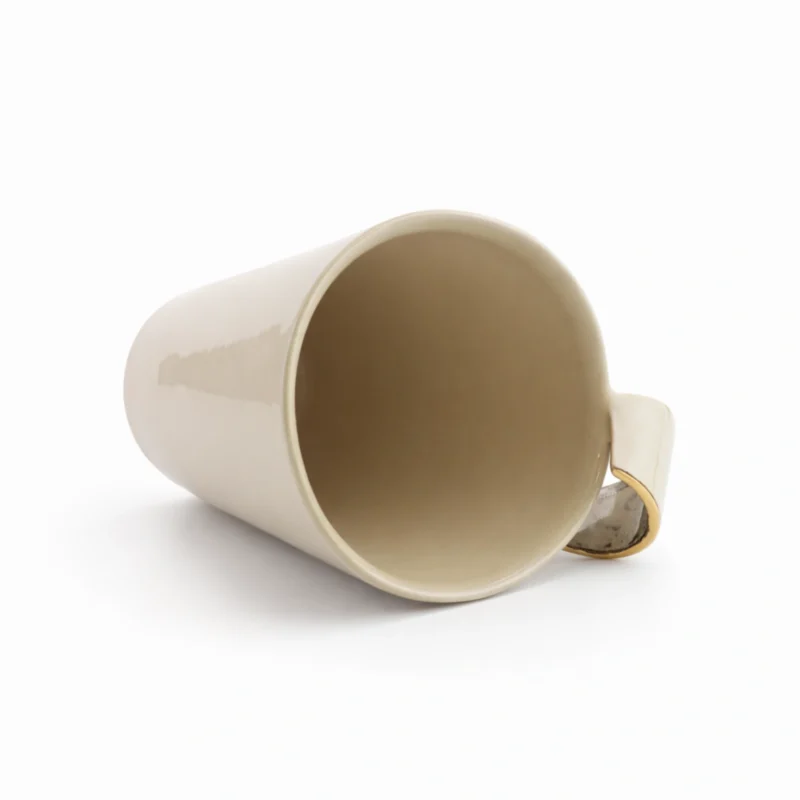 Puodelis su miniatiūra