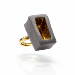 Sidabrinis žiedas su juodu porcelianu