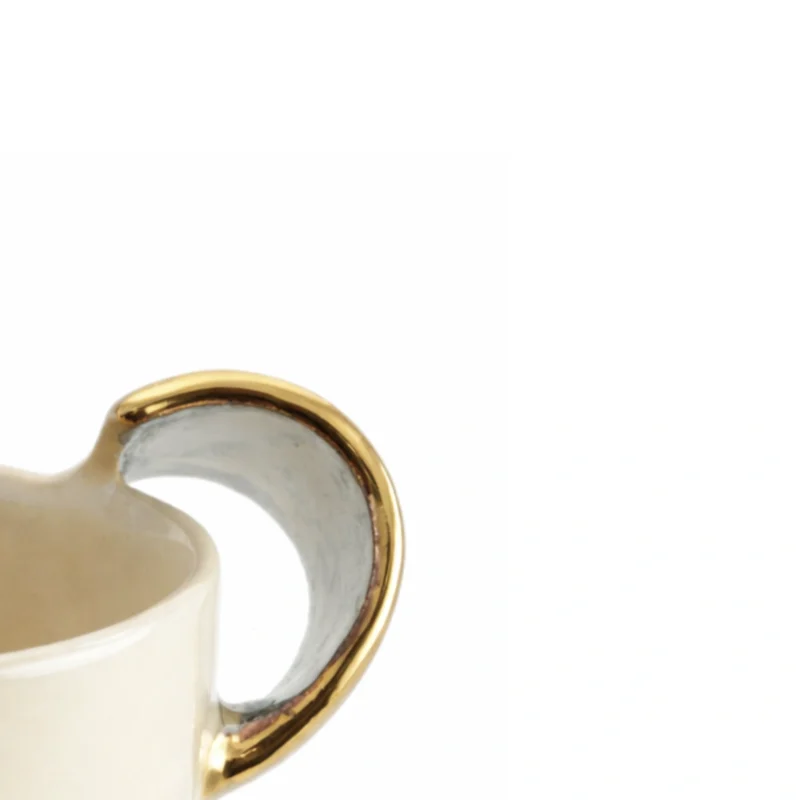 Puodelis su miniatiūra