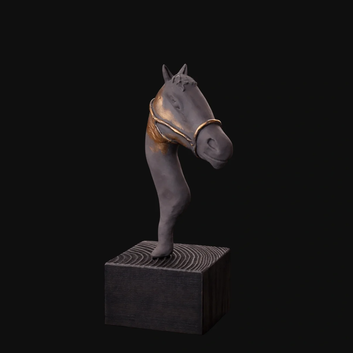 Sculpture "The power of a horse", about a person pursuing a goal