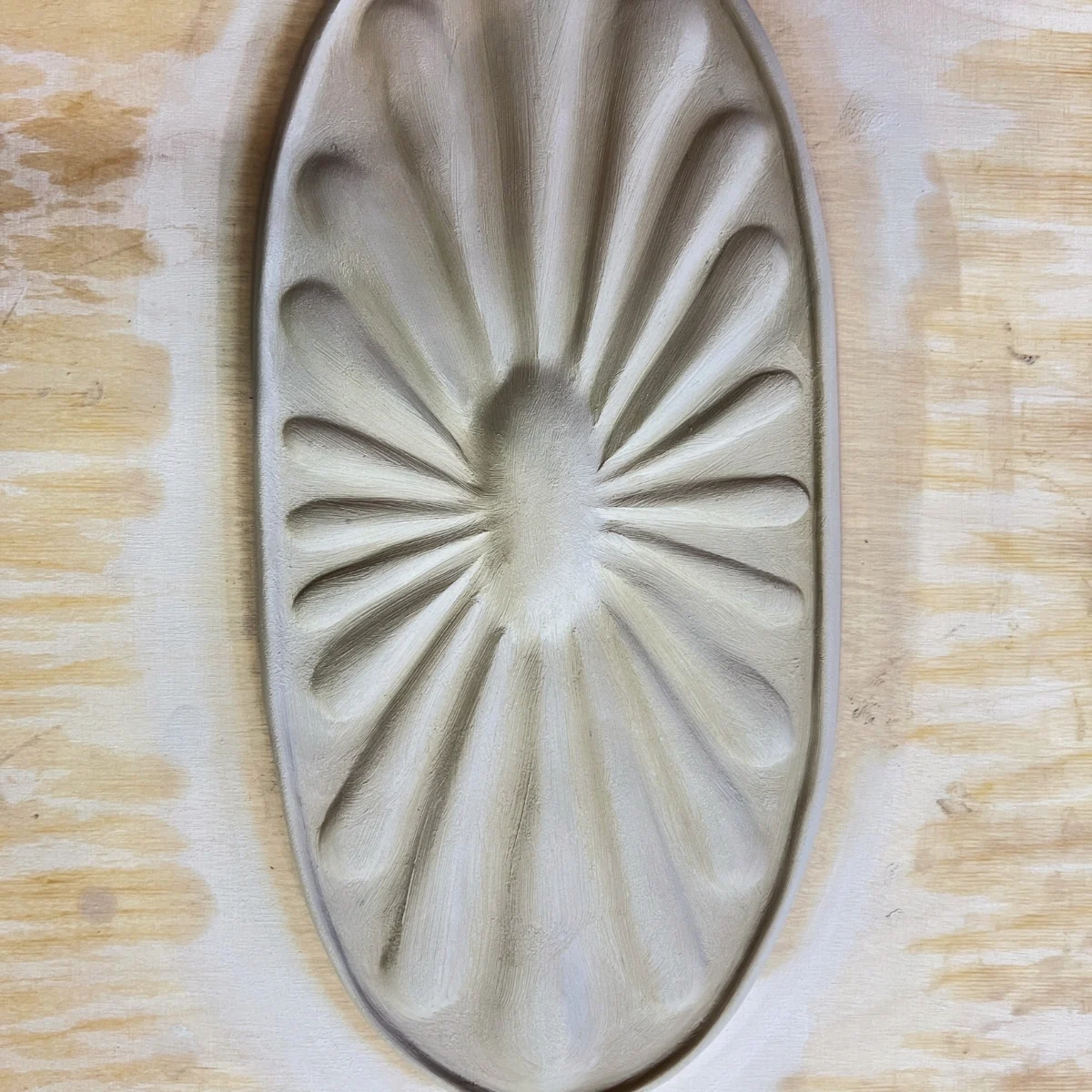 The manor facade rosette, remodelled in clay