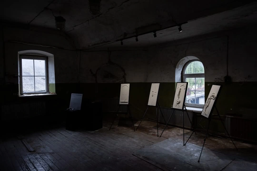 Kvadriptikas „Paviršių atmintys“ Žagarės sinagogoje, 2026