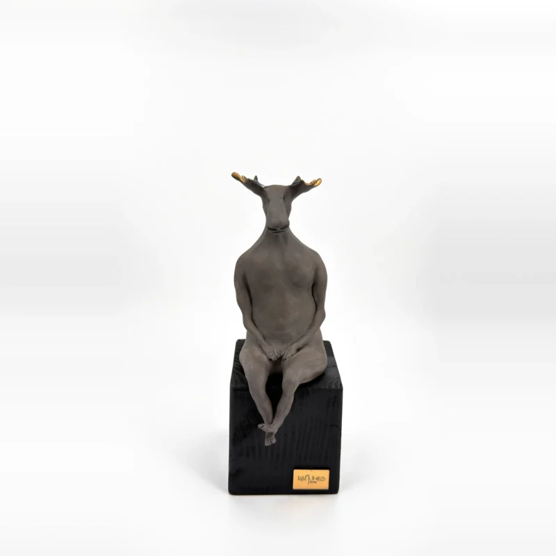 Chamotte sculpture "Dignity" on a wooden base, front view