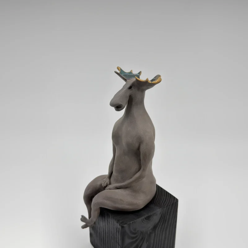 Sculpture "Dignity", view from the side and above